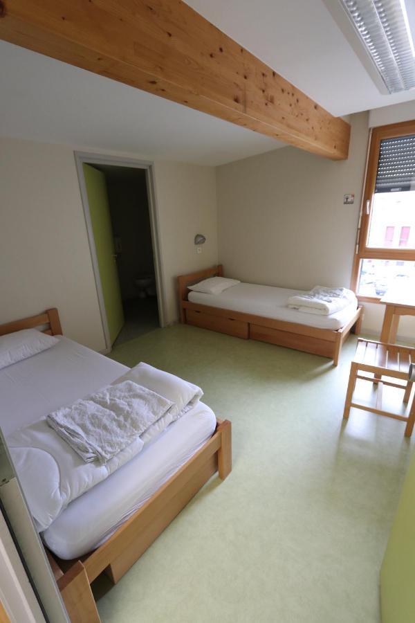 Auberge De Jeunesse Hi ปงตาร์ลีเย ภายนอก รูปภาพ
