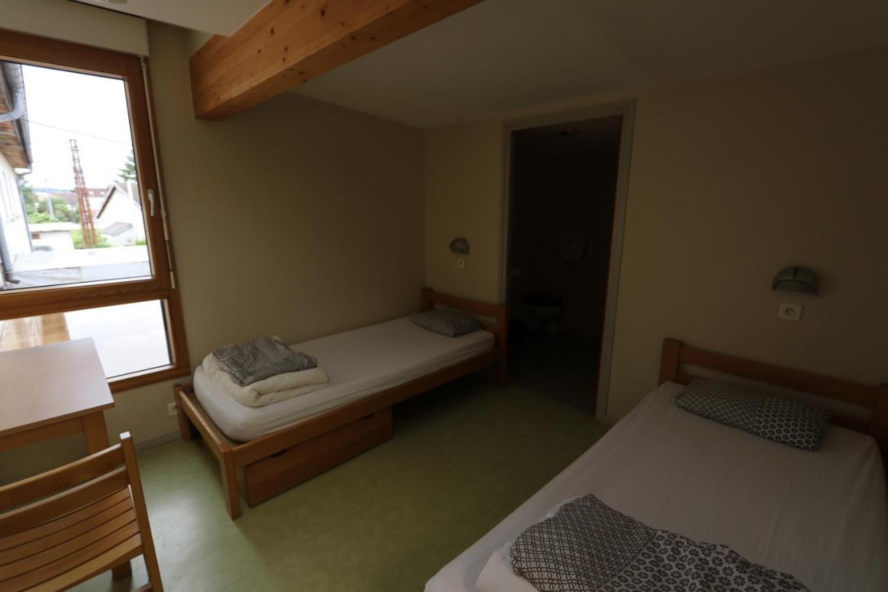 Auberge De Jeunesse Hi ปงตาร์ลีเย ภายนอก รูปภาพ