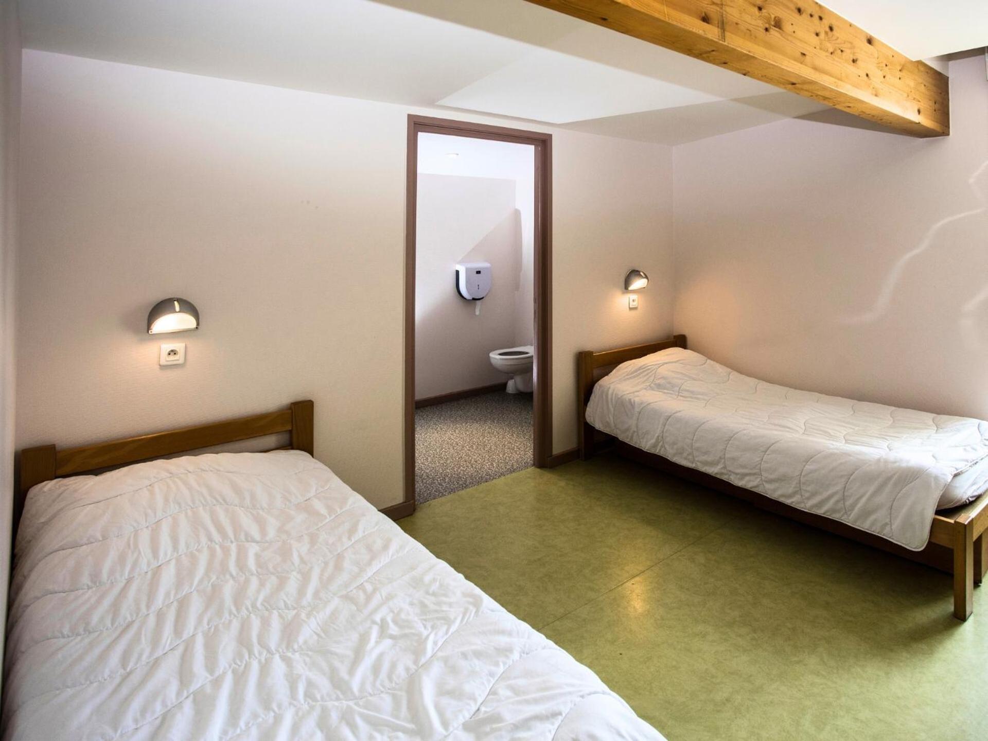 Auberge De Jeunesse Hi ปงตาร์ลีเย ภายนอก รูปภาพ