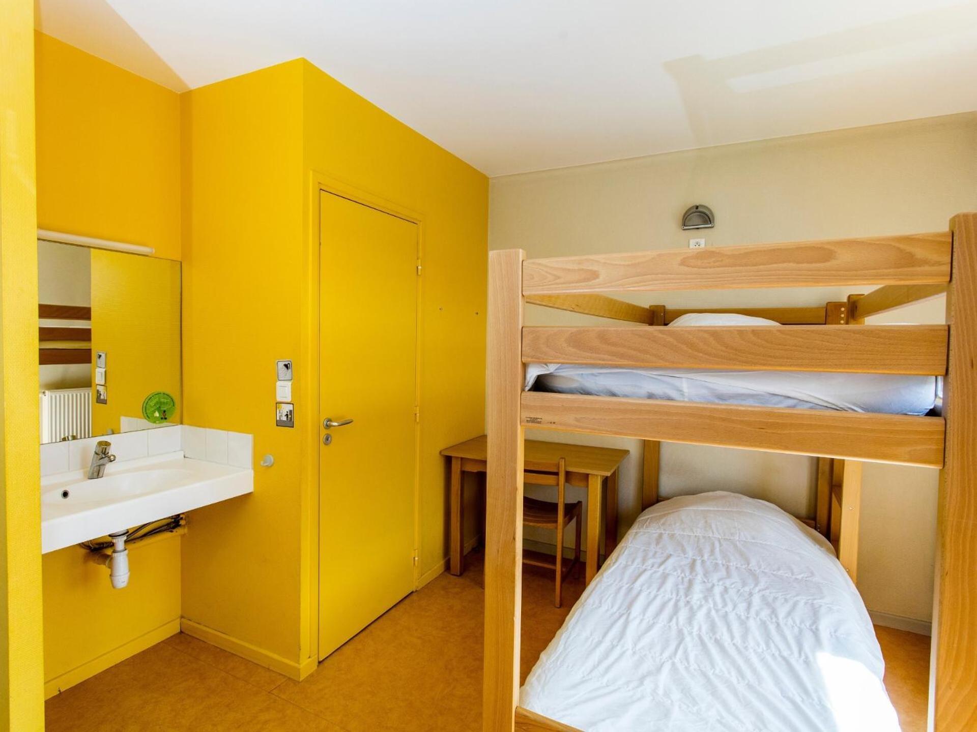 Auberge De Jeunesse Hi ปงตาร์ลีเย ภายนอก รูปภาพ